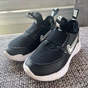 Nike Flex Runner 3- (9C) Kids Black and White Slip-On Sneakers